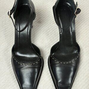 $1050-GUCCI--0521-Vintage-Women black leather/White Stitching details-Shoes.7.5C